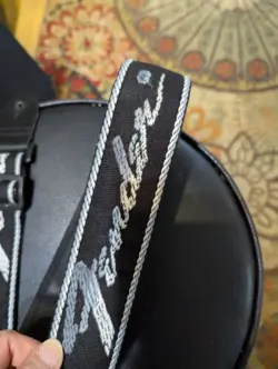 FENDER CLASSIC GREY  BLACK & WHITE GENUINE LEATHER ENDS ACE STYLE GUITAR STRAP