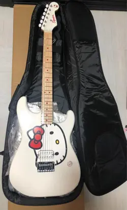FENDER HELLO KITTY WHITE STRATOCASTER SQUIER LIMITED EDITION FROM JAPAN NEW