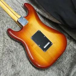 STRATOCASTER PF SIENNA