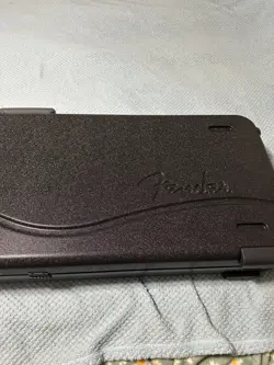 FENDER DELUXE MOLDED CASE STRATOCASTER TELECASTER