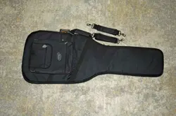FENDER DELUXE PADDED GUITAR GIG BAG