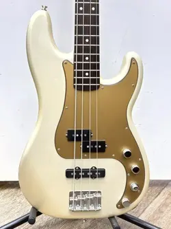 FENDER DELUXE ACTIVE P-BASS SPECIAL PJ BASS GUITAR GOLD PICKGUARD 2010 MODEL