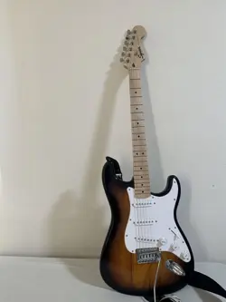 FENDER STRATOCASTER SQUIRE #PF9G7N