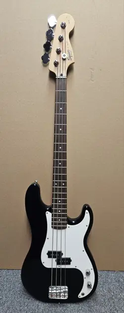 FENDER SQUIRE P-BASS, AFFINITY SERIES WITH CASE