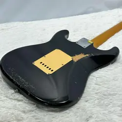 LACQUER RELIC GUITAR