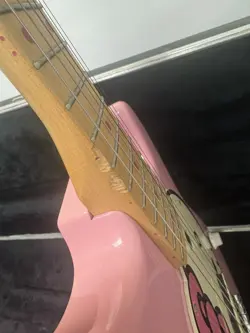 KITTY FENDER STRATOCASTER