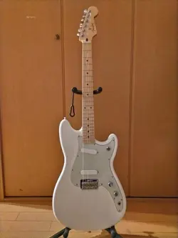 FENDER PLAYER DUO-SONIC ELECTRIC GUITAR ARCTIC WHITE MAPLE NECK SHORT SCALE