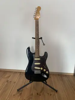 FENDER JAPAN STRATOCASTER ELECTRIC GUITAR WITH SOFT CASE - EXCELLENT CONDITION