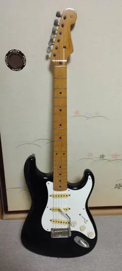 GUITAR W/ TREMOLO
