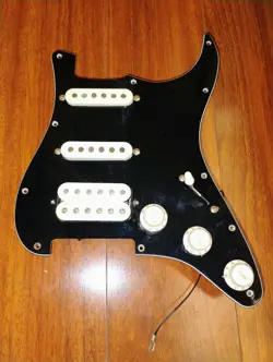 FENDER SQUIER CLASSIC VIBE 70S STRAT HSS LOADED PICKGUARD ALNICO PICKUPS BLACK