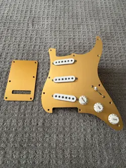 FENDER STRATOCASTER LOADED PICKGUARD CUSTOM SHOP FAT 50'S GOLD ANODIZED ALUMINUM
