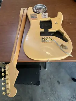 2011 FENDER PLAYER