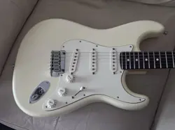 2001 FENDER USA AMERICAN STANDARD STRATOCASTER W CASE