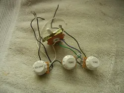 FENDER STRATOCASTER WIRING HARNESS 250K POTS, 5 WAY SUPER SWITCH, WHITE KNOBS