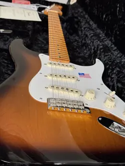 FENDER ERIC JOHNSON STRATOCASTER - 2-COLOR SUNBURST WITH MAPLE FINGERBOARD