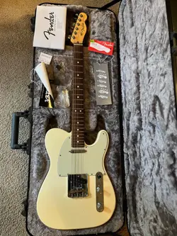 FENDER AMERICAN PROFESSIONAL TELECASTER WITH ROSEWOOD FRETBOARD WHITE