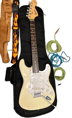 VINTAGE 2000 SQUIER BY FENDER AFFINITY SERIES STRAT STRATOCASTER ARCTIC WHITE