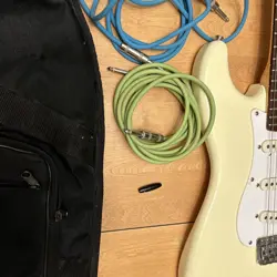 SERIES STRAT STRATOCASTER