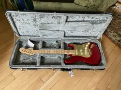 FENDER AMERICAN STRATOCASTER® SINISTER RED