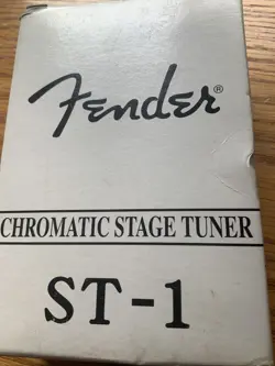 STAGETUNER FENDER AUTO CHROMATIC DIGITAL STAGE TUNER ST-1 GUITAR BASS