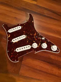 PICKUPS TORTOISESHELL PICKGUARD