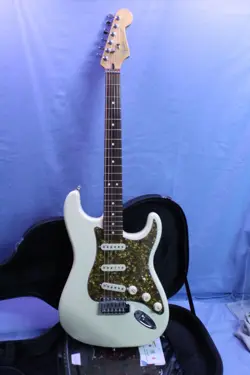 STRATOCASTER BIEGE