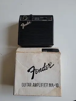 FENDER MA-10 MINI GUITAR AMPLIFIER 