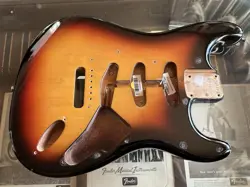 FENDER AMERICAN VINTAGE II 61 STRAT BODY