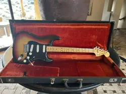 1972 FENDER STRATOCASTER SUNBURST VINTAGE GUITAR
