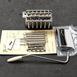 2011 FENDER ERIC JOHNSON USA STRAT TREMOLO BRIDGE VINTAGE 57 / 62 REISSUE GUITAR