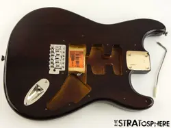 HARDWARE STRATOCASTER WALNUT.