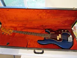 VINTAGE 1972 FENDER PRECISION BASS WITH ORIGINAL CASE