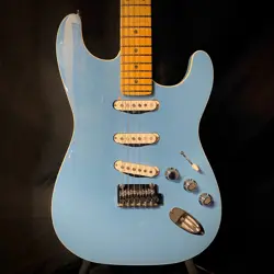 SPECIAL STRAT W/