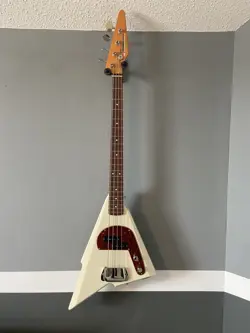 BASS GUITAR US