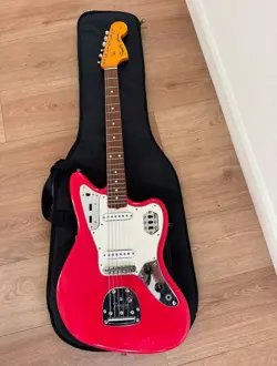 FENDER '60S JAGUAR LACQUER WITH ROSEWOOD FRETBOARD  - FIESTA RED