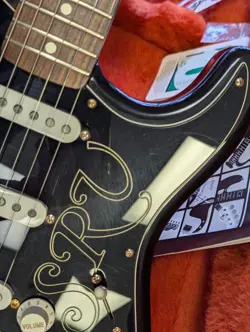 VAUGHAN STRATOCASTER 3-COLOR