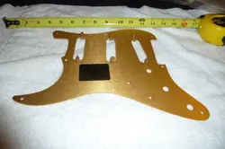 STRATOCASTER GUITAR GOLD