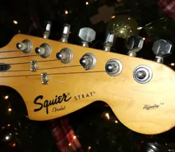 STRATOCASTER GUITAR ELECTRIC