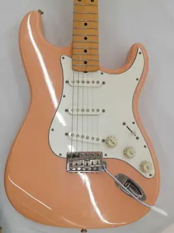 FENDER JAPAN STRATOCASTER USED MAPLE NECK MAPLE FINGERBOARD PINK W/GIG CASE