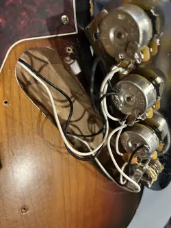 FENDER ROAD WORN 60S JAZZ BASS