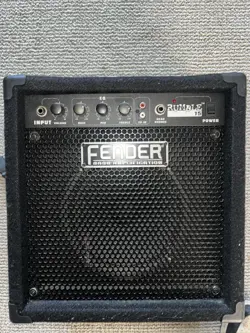 FENDER RUMBLE 15 BASS COMBO AMP 15 WATT