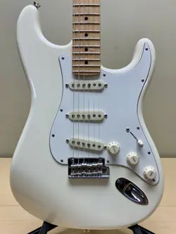 FENDER AMERICAN PROFESSIONAL STRATOCASTER - OLYMPIC WHITE - 2017