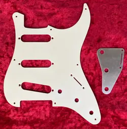 GENUINE 1994 FENDER STRATOCASTER 57 AVRI AMERICAN VINTAGE PICKGUARD WHITE 8 HOLE