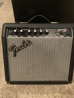 AMPLIFIER. EXCELLENT CONDITION.