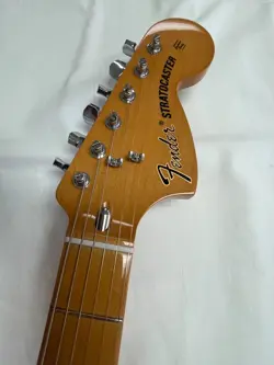 FENDER VINTERA II 70S STRATOCASTER ELECTRIC GUITAR