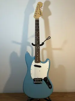 1973 VINTAGE FENDER MUSIC MASTER GUITAR DAPHNE BLUE W/ ORIGINAL CASE