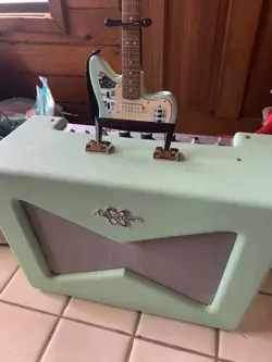 SQUIER JAGUAR GUITAR