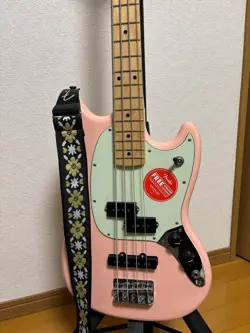 FENDER LIMITED EDITION MUSTANG BASS PJ MAPLE FINGERBOARD SHELL PINK EXC++