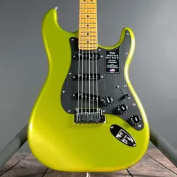 STRATOCASTER MAPLE- SOLAR