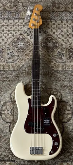 FENDER VINTERA II '60S PRECISION BASS IN OLYMPIC WHITE W/ DELUXE GIG BAG